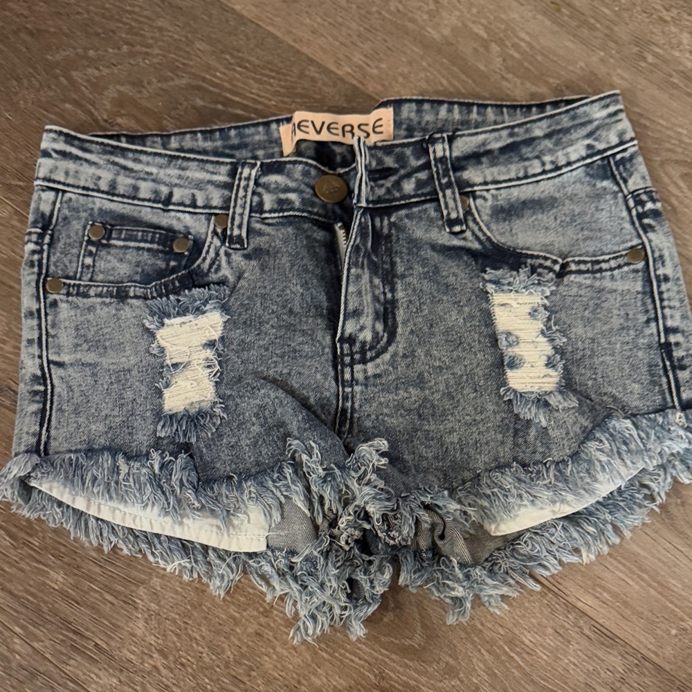 NWT Reverse Frayed Hem Jean Shorts - Blue Size S!